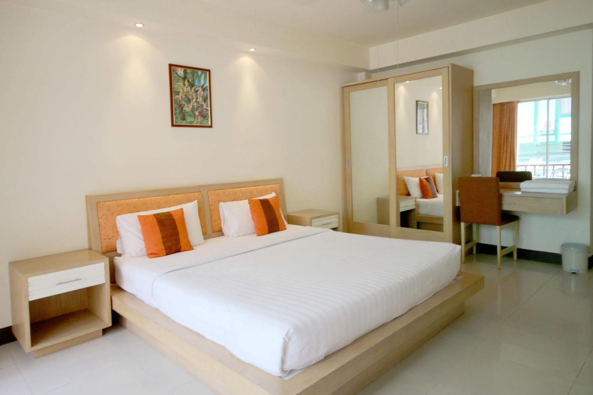 Orange Hotel Patong Экстерьер фото